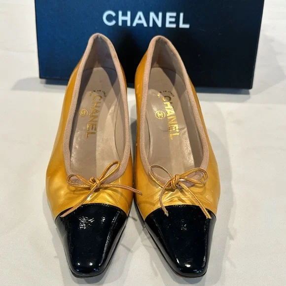 Authentic CHANEL shoes with box - Picture 4 of 10